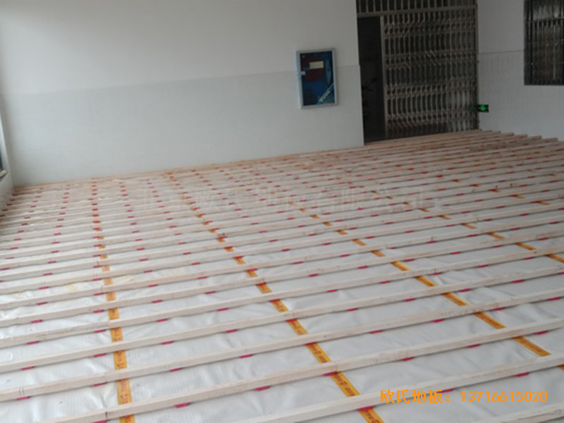 ���Ϻ���Fһ���\���^�w��ľ�ذ���b����0