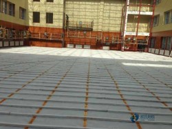 小學(xué)俄勒岡松舞臺(tái)地板施工隊(duì)